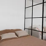 Nice 37M With Balcony Near The Louvre