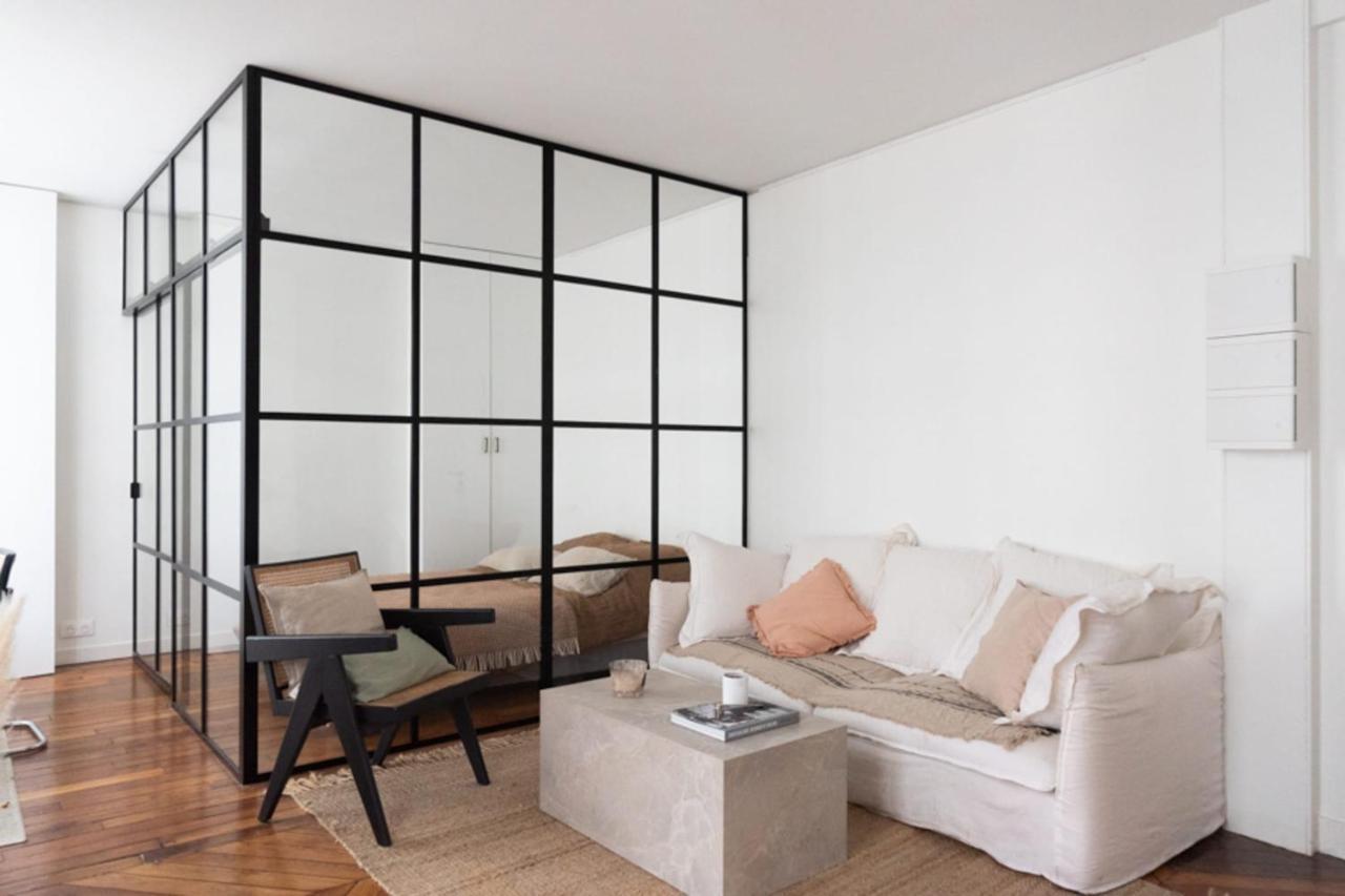 Nice 37m With Balcony Near The Louvre Parigi