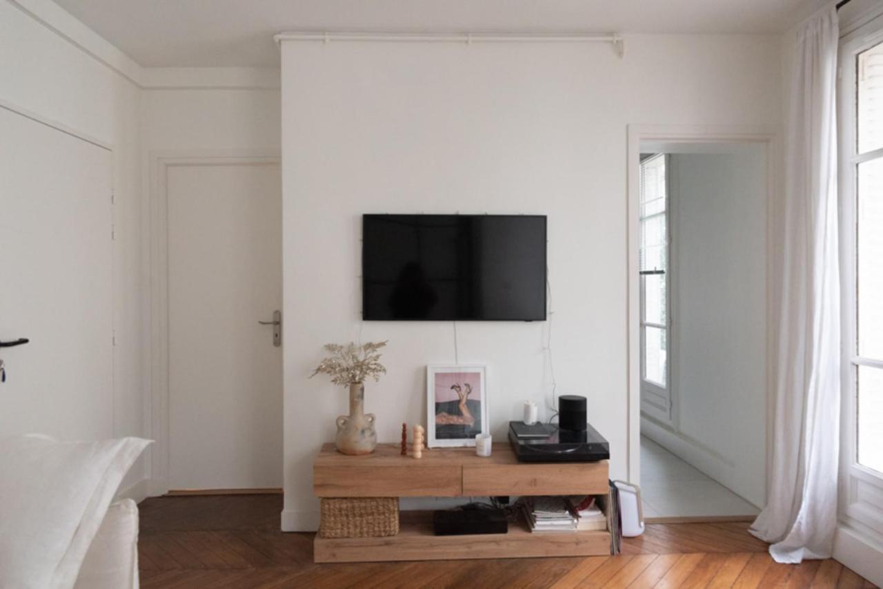 Nice 37m With Balcony Near The Louvre Parigi