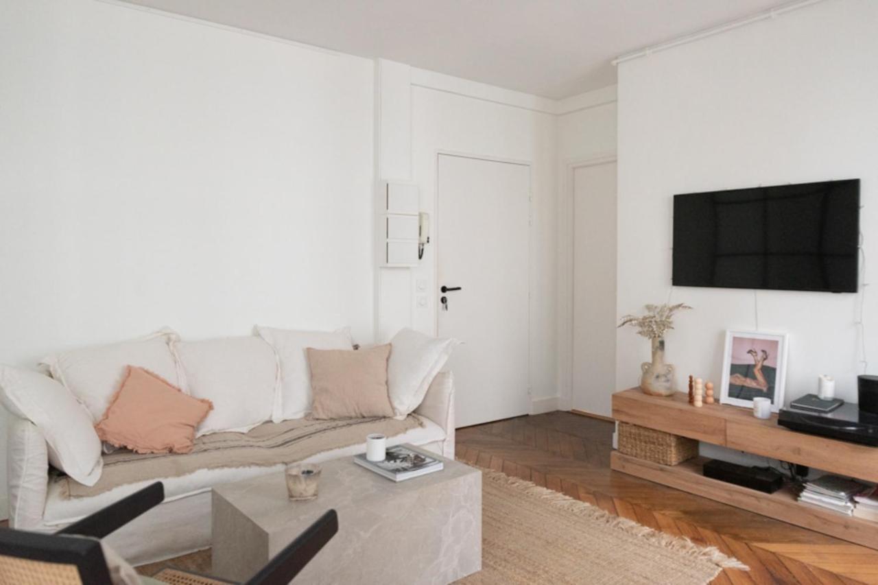 Nice 37m With Balcony Near The Louvre Paris